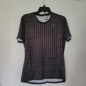 🟣 Adidas black & grey striped tee shirt